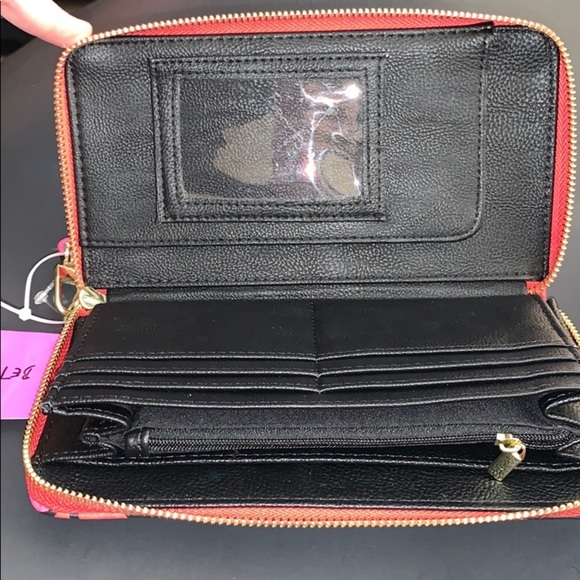NWT. Betsey Johnson graphic red roses wallet - Picture 8 of 9